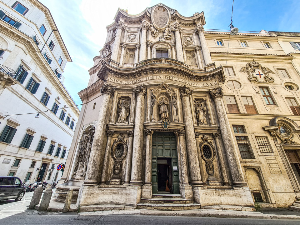 Detale fasady San Carlo alle Quattro Fontane w Rzymie autorstwa Francesca Borrominiego Detale fasady San Carlo alle Quattro Fontane w Rzymie autorstwa Francesca Borrominiego
