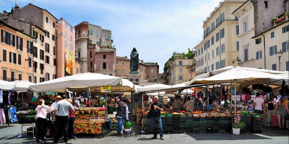 Campo de' Fiori w Rzymie