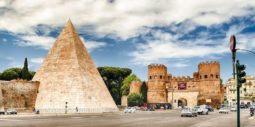 Pyramide des Caius Cestius in Rom