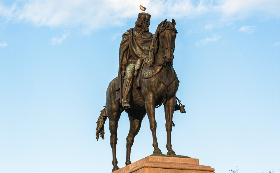 Brązowy konny pomnik Giuseppe Garibaldiego na Janikulum