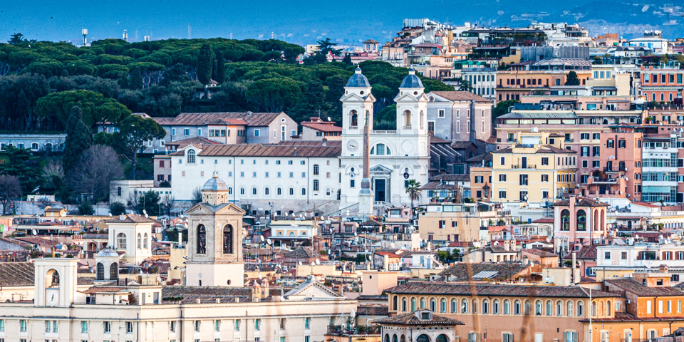 Trinità dei Monti i obelisk widziane z Piazzale Garibaldi